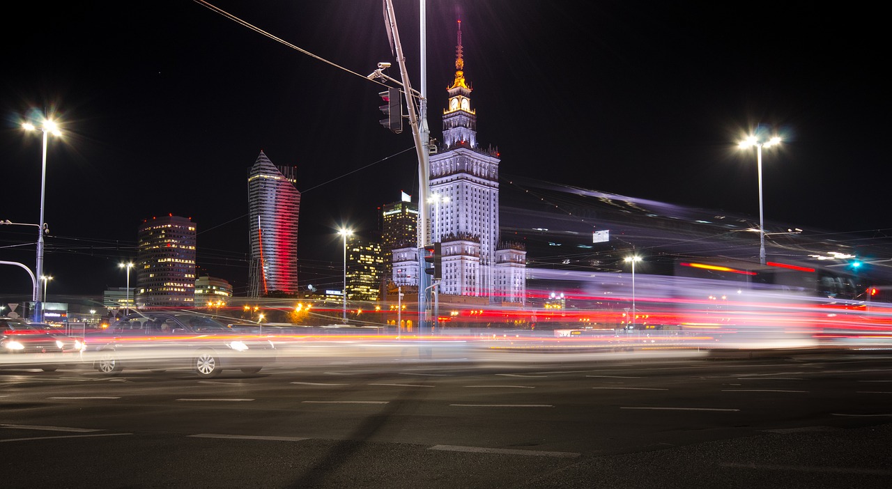 Autobusem po Warszawie –  wypożyczalnia autokarów. Wycieczki autokarowe – wynajem mikrobusów Warszawa;